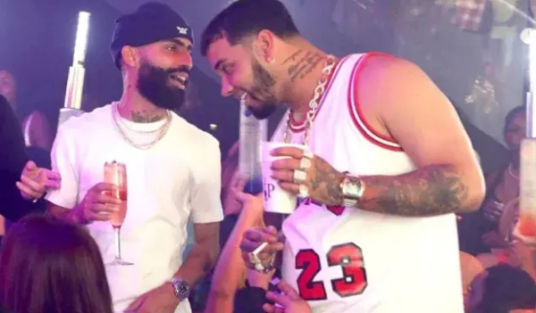 Arcángel también le tira a Anuel AA