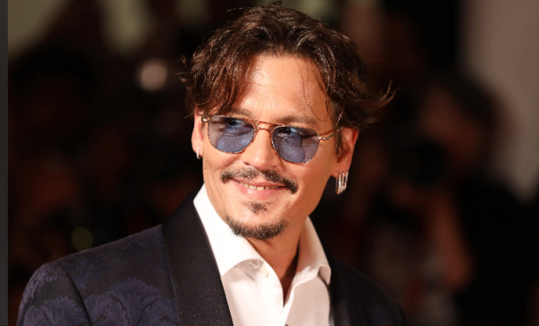 Johnny Depp reaparece en Japón y causa furor en la Comic-Con