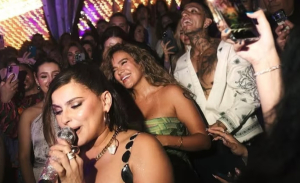 Karol G y Nelly Furtado cantaron juntas en una gala benéfica