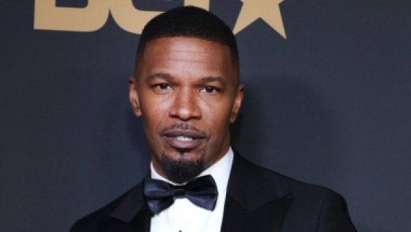 Jamie Foxx continúa hospitalizado mientras su película de Netflix se prepara para terminar la producción