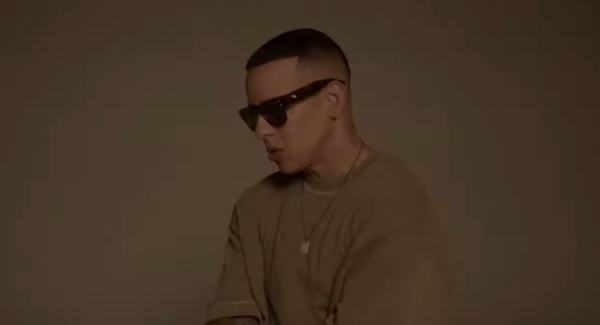 Daddy Yankee lanza video de en el desierto