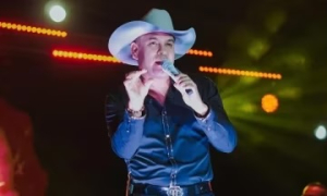 Joaquín Guiller se le subió un hombre a besarlo