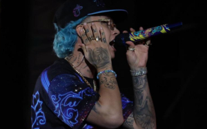 Blessd anuncia colaboraciones para agosto