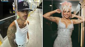 Karol G se sincera tras el frío saludo con Feid en los Billboard 2023