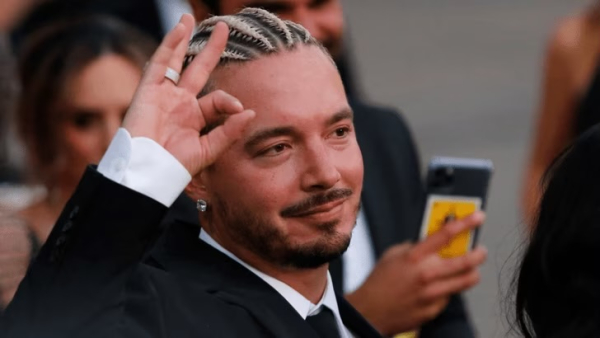 J Balvin atendió negocio de comidas rápidas