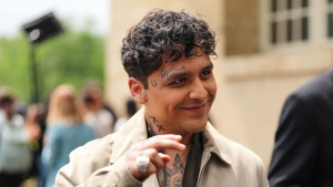 Nodal debuta en el ambiente futbolístico