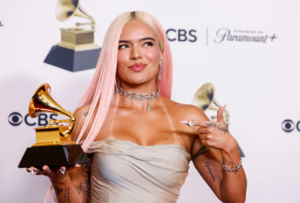 Karol G es elegida Artista del Año en Premios Juventud