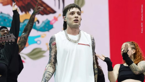 Peso Pluma se quebró en llanto al ver a su mamá