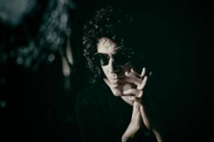 Bunbury lanzó música antes de sus conciertos en Colombia