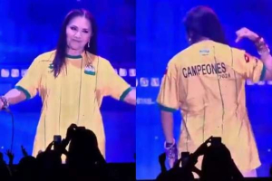 Ana Gabriel vistió la camiseta del Atlético Bucaramanga