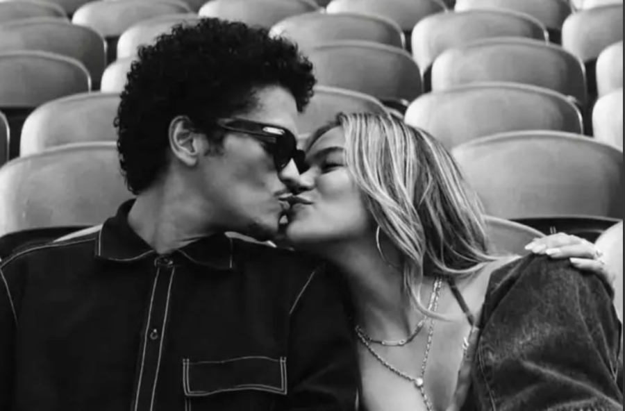 Karol G y Bruno Mars estrenan video de ‘Still’