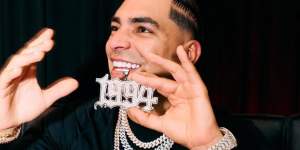 Ryan Castro recibió una lujosa joya de 1.200 diamantes