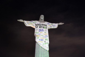 El Cristo Redentor de Brasil 'se viste' para darle la bienvenida a Taylor Swift