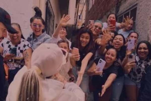 Karol G reconstruyó el colegio donde estudió