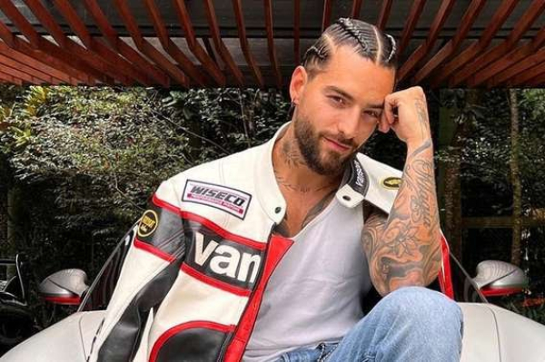 Maluma se enojó con fanática que intentó besarlo a la fuerza en concierto