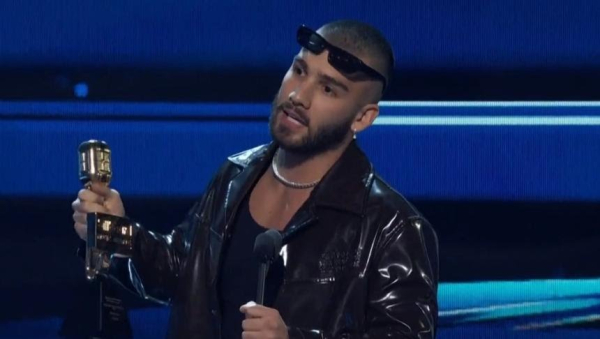 Manuel Turizo obtiene la ‘Canción latina del año’ en los Latin Billboard