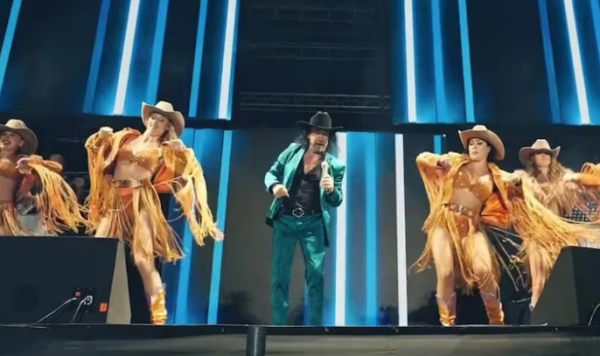 Marco Antonio Solís bailando la canción que Kendrick Lamar