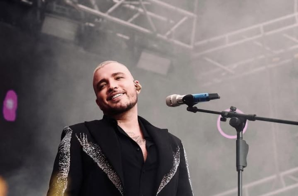 Jessi Uribe estrena videoclip de “Si Ya Me Voy” y renueva su éxito