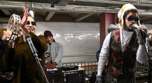 Bad Bunny y Jimmy Fallon aparecieron de sorpresa en el Metro