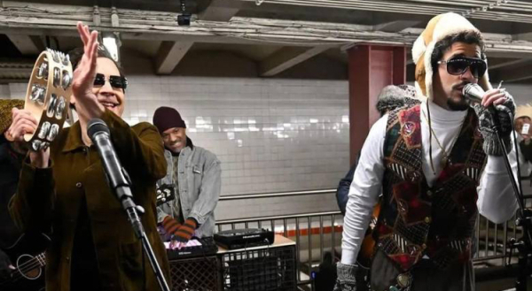 Bad Bunny y Jimmy Fallon aparecieron de sorpresa en el Metro