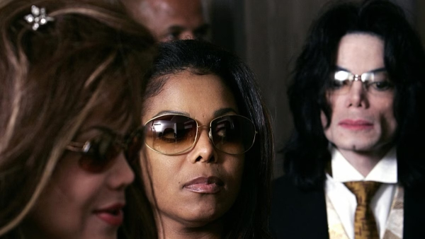 hermana de Michael Jackson, cuestiona la raza de Kamala