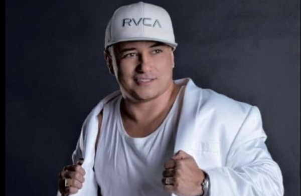 El cantante Yelsid se puso cabello