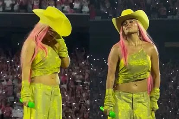 Karol G rompe en llanto durante su concierto