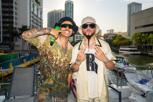 Feid y Yandel dan concierto en un yate