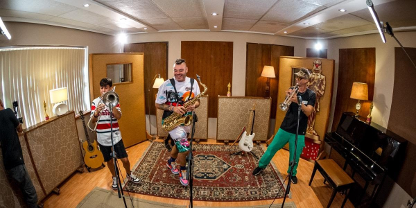 'Hablar de flores': nueva canción de Los Caligaris