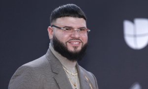 Farruko hizo presentación en balcón de medellín