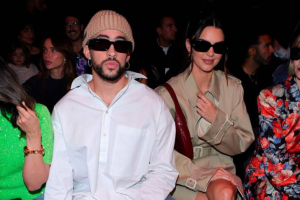 Bad Bunny y Kendall Jenner causan sensación en el desfile de Gucci
