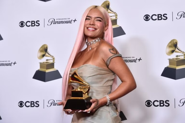 Karol G se convirtió en la artista latina más premiada