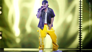 Feid sorprende con disfraz