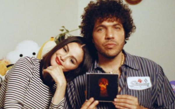 Selena Gomez lanza un nuevo álbum con la colaboración de su prometido